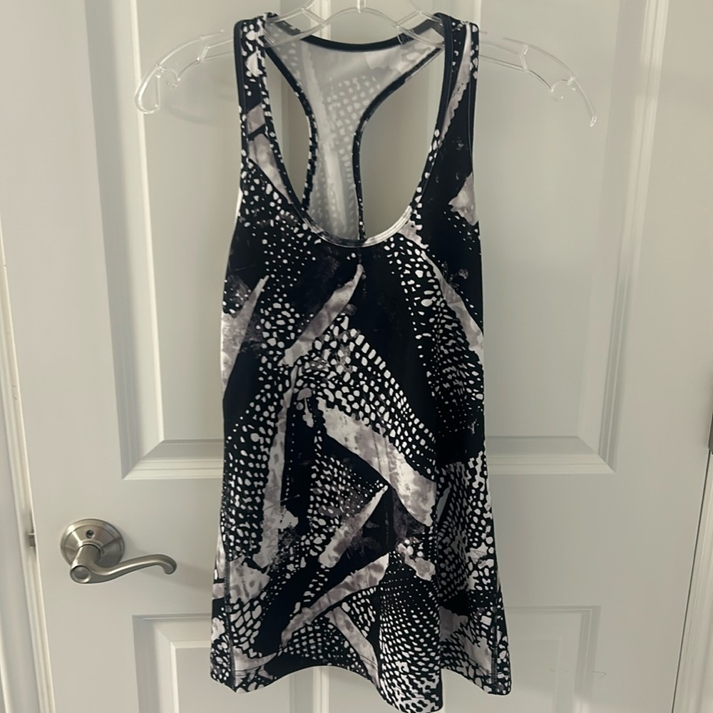 8 lululemon tank top